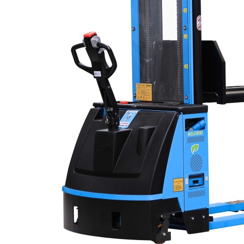 Empilhadeira elétrica tracionaria 5,40 m 1.600 kg com Bateria de Lítio e Carregador - PT16/54-F Empilhadeira elétrica tracionaria 5,40 m 1.600 kg com Bateria de Lítio e Carregador - PT16/54-F