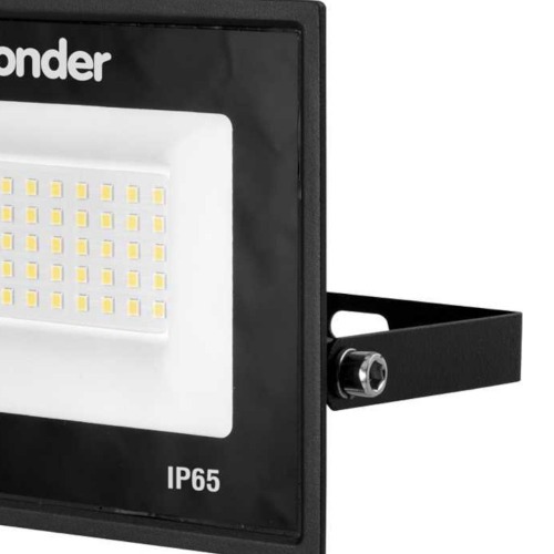 Refletor LED 50W 3.500 lúmens 6500K luz branca 110V/220V Refletor LED 50W 3.500 lúmens 6500K luz branca 110V/220V