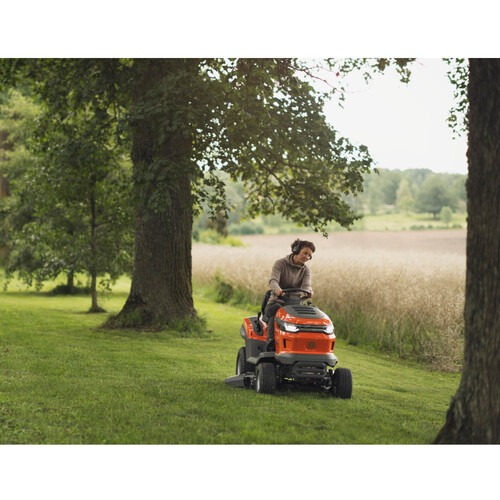 Trator cortador de grama a gasolina 21,5 Hp 4 tempos - TS 217Tm Trator cortador de grama a gasolina 21,5 Hp 4 tempos - TS 217Tm